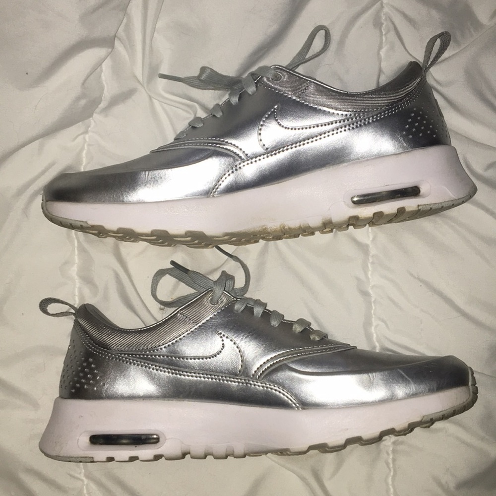 METALLIC NIKE AIR MAX THEA